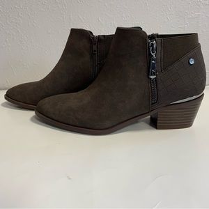 Kohl’s Dannabrown ankle boots size 8.5 medium Y2K zipper luxe comfort foot bed